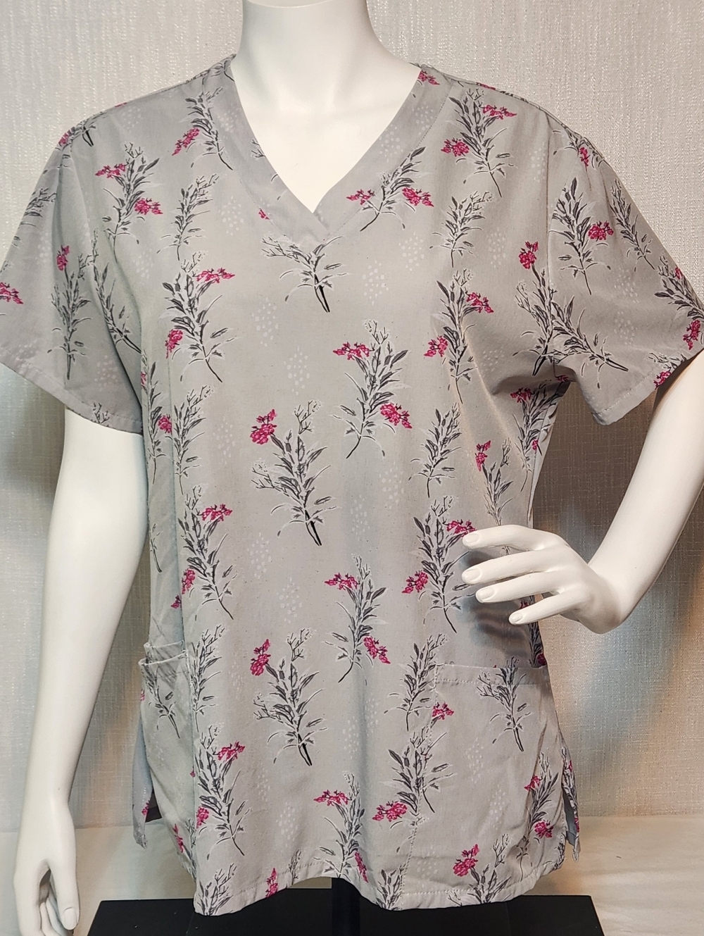 GT Performance Gray Pink Flowers Scrubs Top Lightweight Size XL